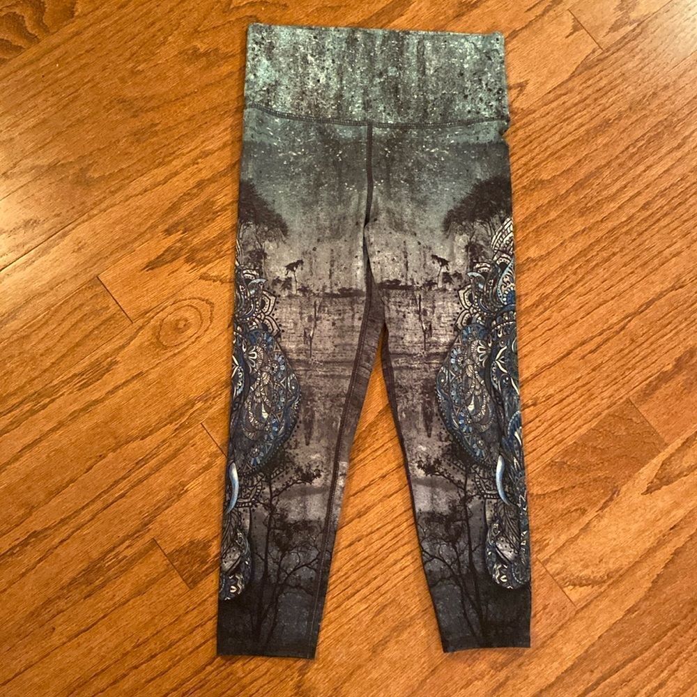 Leggings, capris, really cool pattern, elephant on the side, size medium